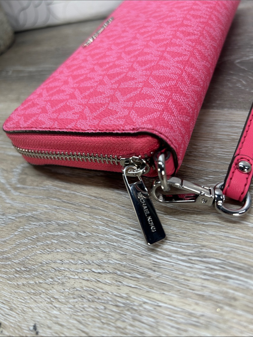 7239 Michael Kors Pink MK Signature Zip-Around Wristlet Wallet 437239 - Picture 8 of 12